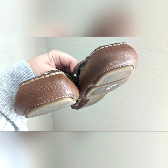 Banana Republic Brown Loafers Slip On Leather Moccasin Size 6 - Picture 6 of 6